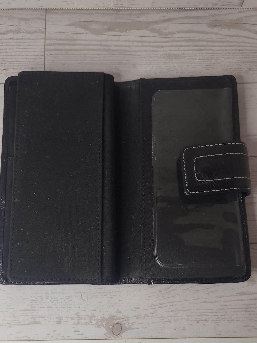 Fossil Genuine Leather Black Bifold Wallet Clutch with Hearts - Picture 7 of 7